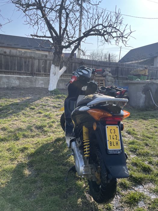 Vand scuter honda x8 rs