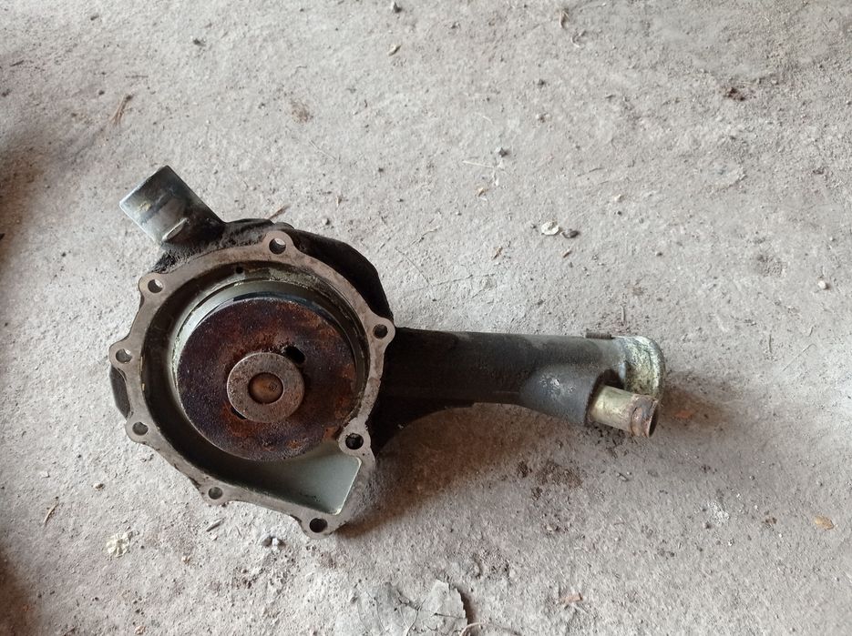 Продам помпу Mercedes C класс, W202