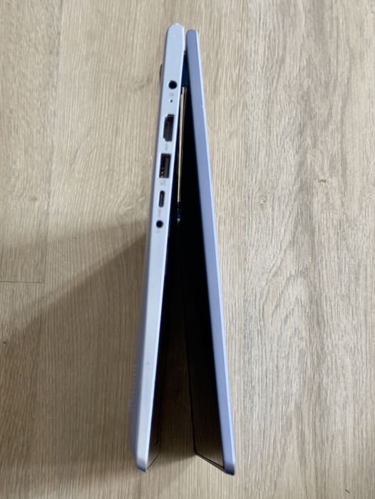 Vând laptop Lenovo Yoga 530-14IKB, model 81EK, laptop 2 în 1 cu ecran tactil și balamale rabatabile la 360°
