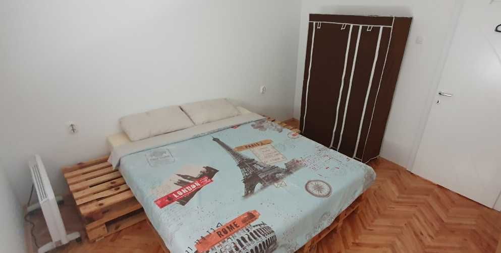 Дава се под наем Тристаен апартамент в Бургас, Славейков - 93 кв.м за 81900 € - Снимка #1