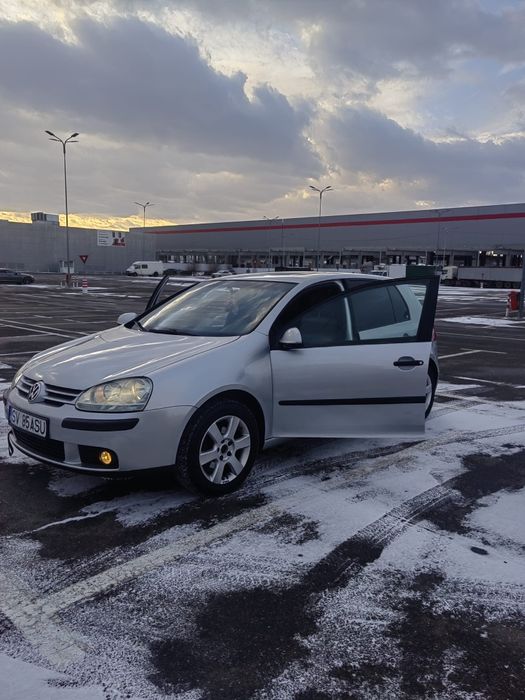 Volkswagen Golf 2005 benzină, 2.695 € — imagine 1