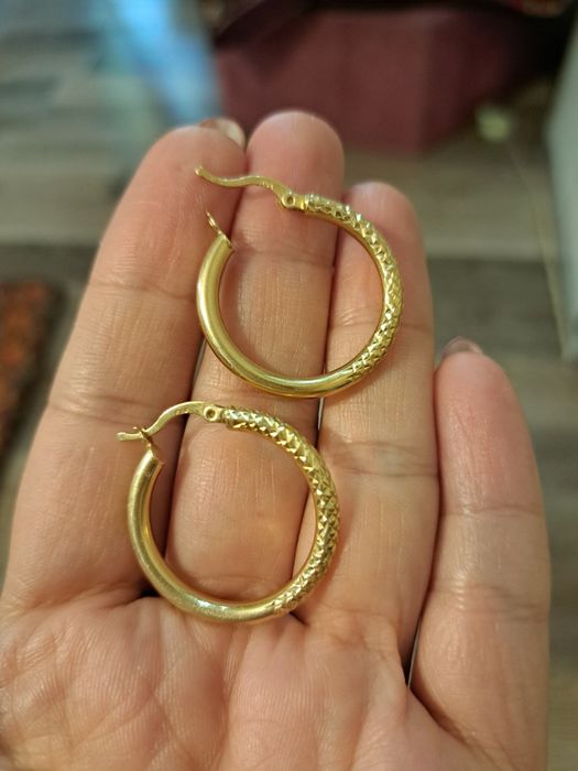 Продам золотые серьги можно сказать новые .