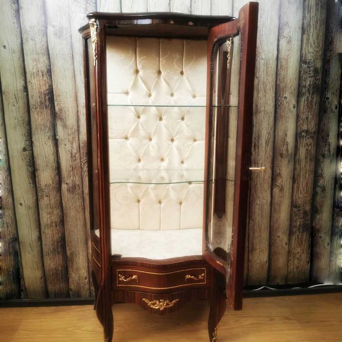 Салонна витрина в стил Louis XV