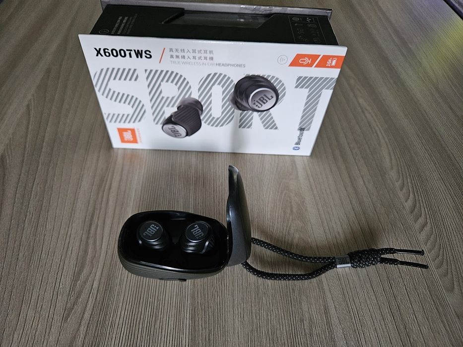 Беспроводные наушники JBL