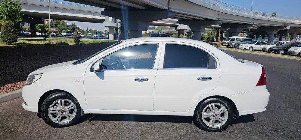 Nexia 3 белый с метаном