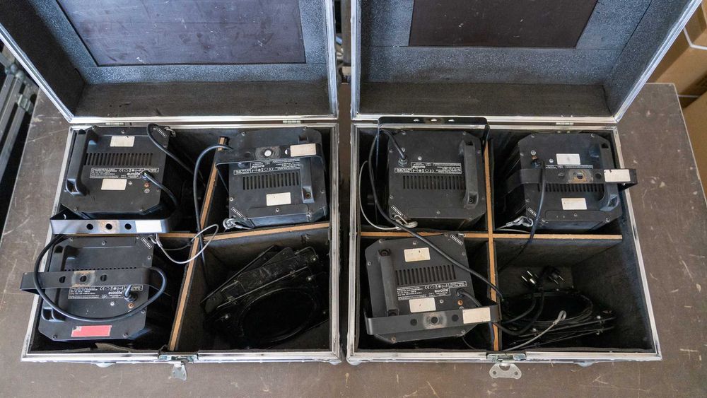 6x Eurolite 650/1000 Fresnel Black