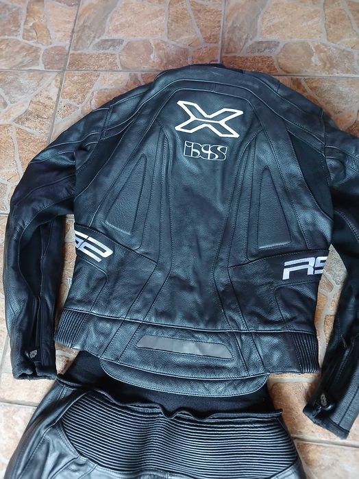 Costum moto din piele.