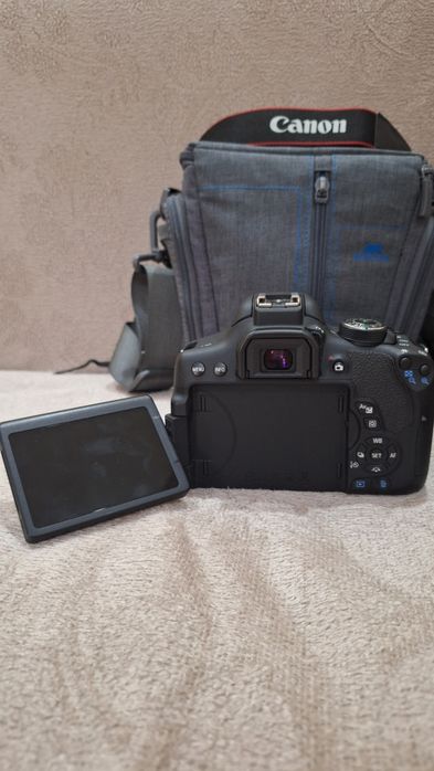 Canon EOS 750D + 2 обектива