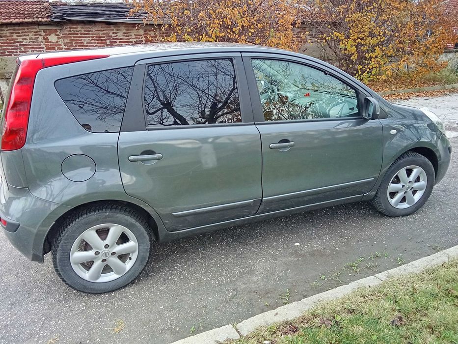 Лек автомобил Нисан Nоте