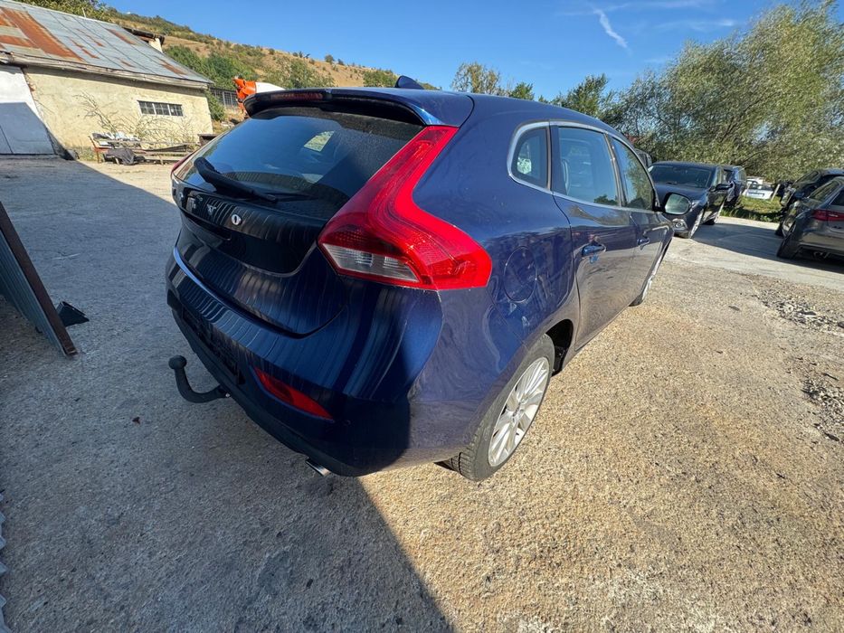 Dezmembrez Volvo V40 orice piesa dispnibila