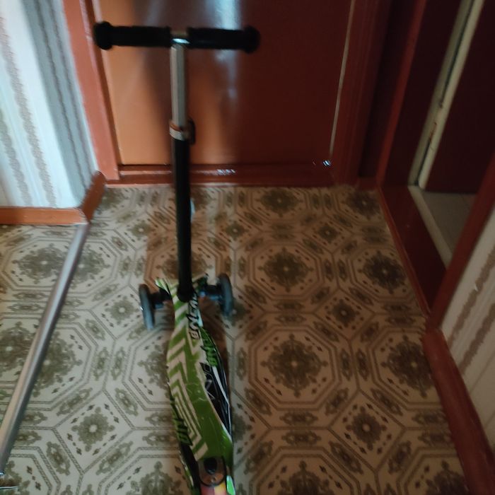 Самокат б/у в хорошем состоянии