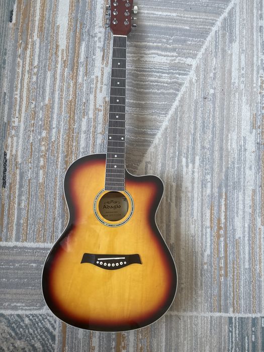 Акустическая гитара