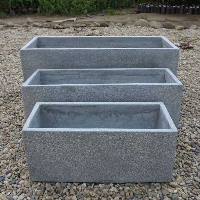 Ofer spre vânzare Ghivece și Jardiniere