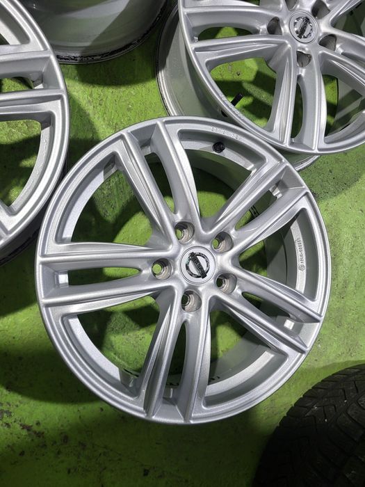 17 5x114.3 Nissan лети джанти 5х114.3