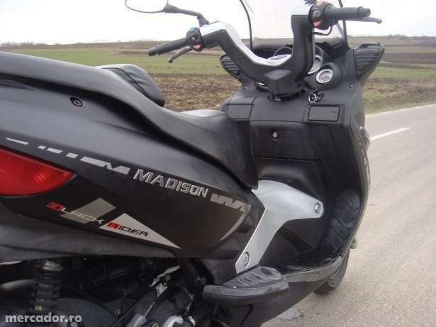 Vând Malaguti Madison 200cc