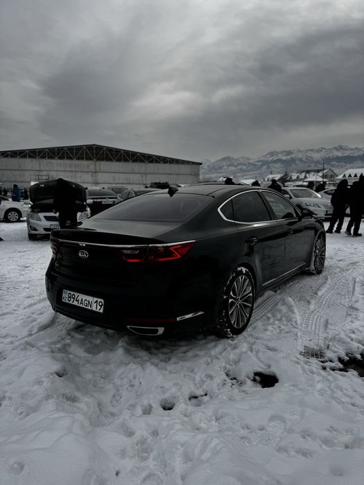 Kia k7………………………………………..