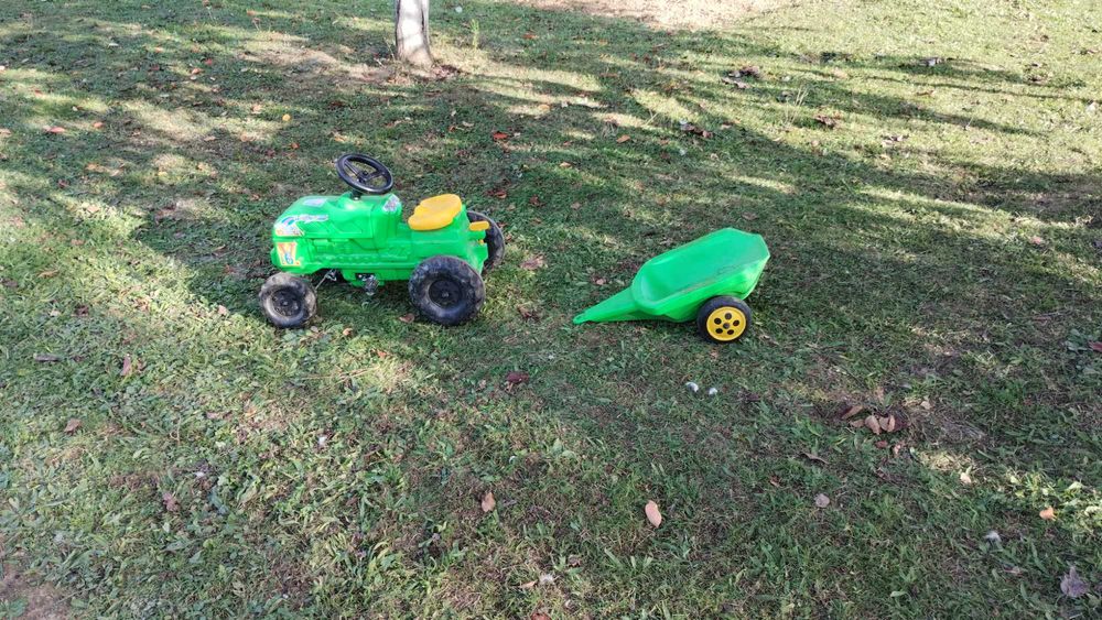 Tractor cu pedale și remorcă