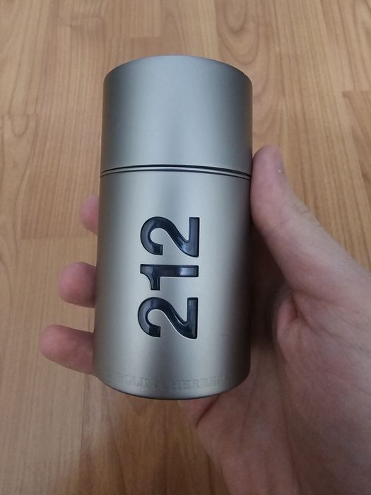 Парфюм Carolina Herrera 212 men