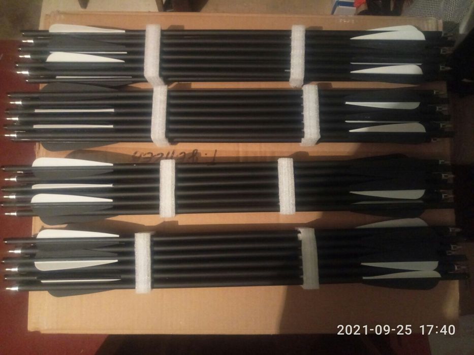 Продавам карбонови стрели за арбалет със сменяеми върхове 22 инча