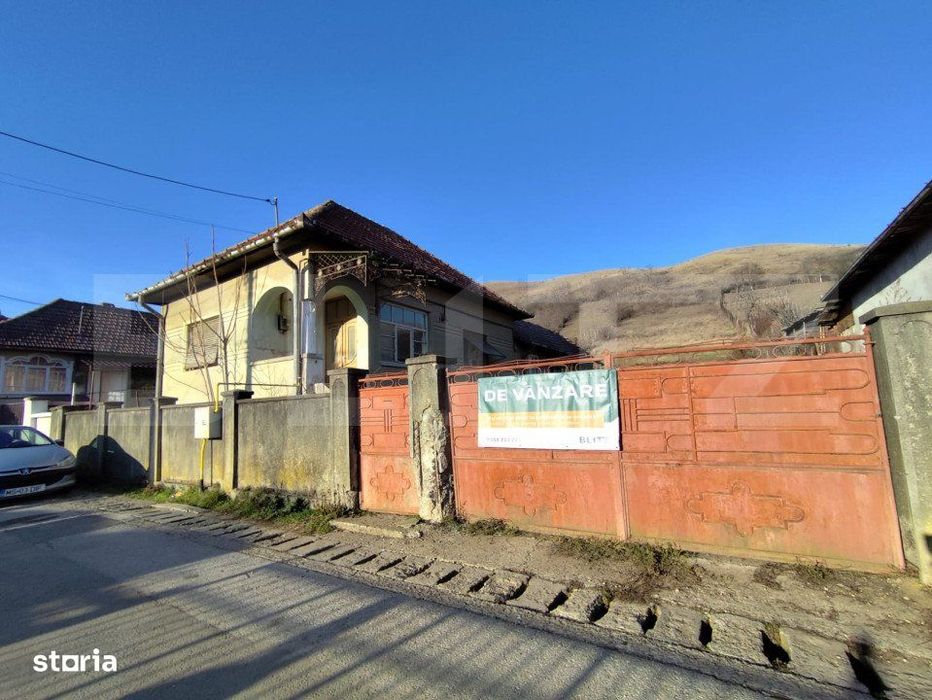Casa individuala, 2 camere, 2619 mp teren, zona Paclisa
