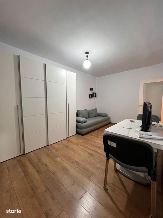 Apartament tip C, decomandat, o camera et.2 Central, zona Piața Mare — fotografia 3