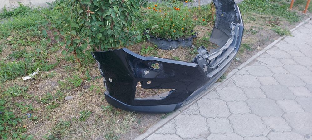 Продам бампер передний