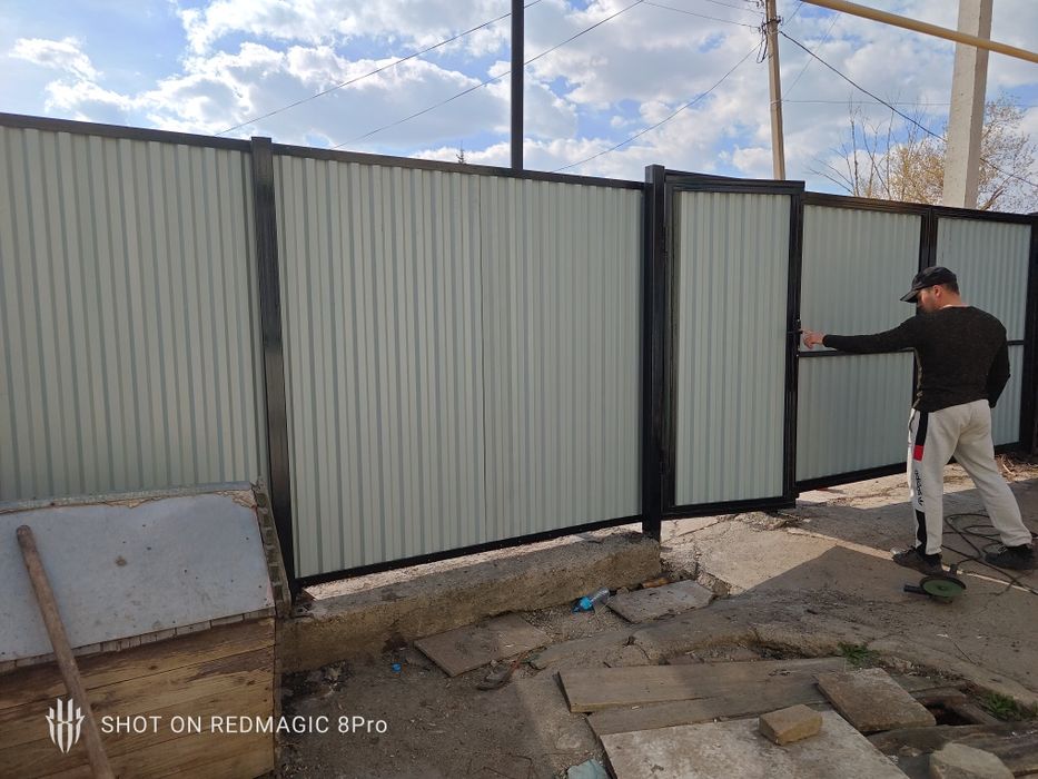 Забор из профлиста .