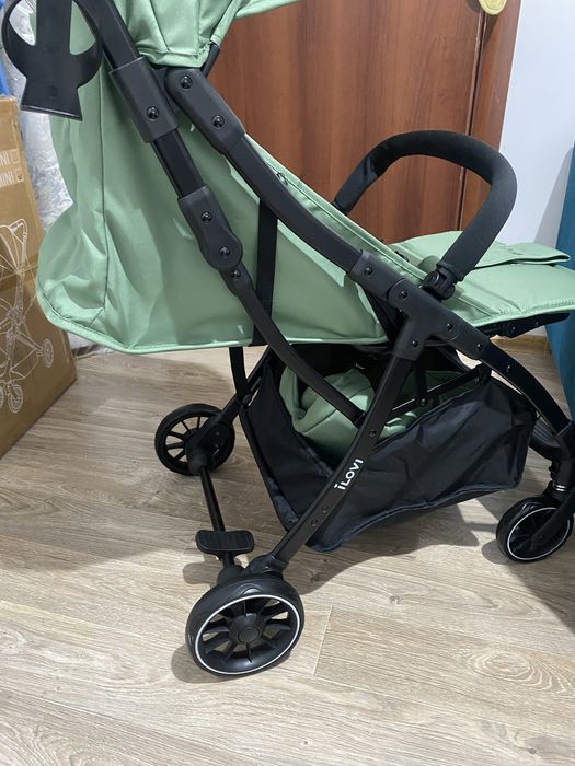 Коляска новая продам