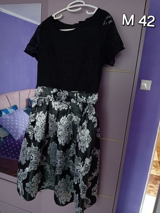 Vând rochii de ocazie