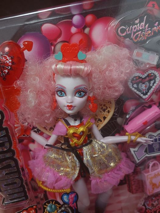 Монстер Хай "Scary Sweet Birthday" Кьюпид