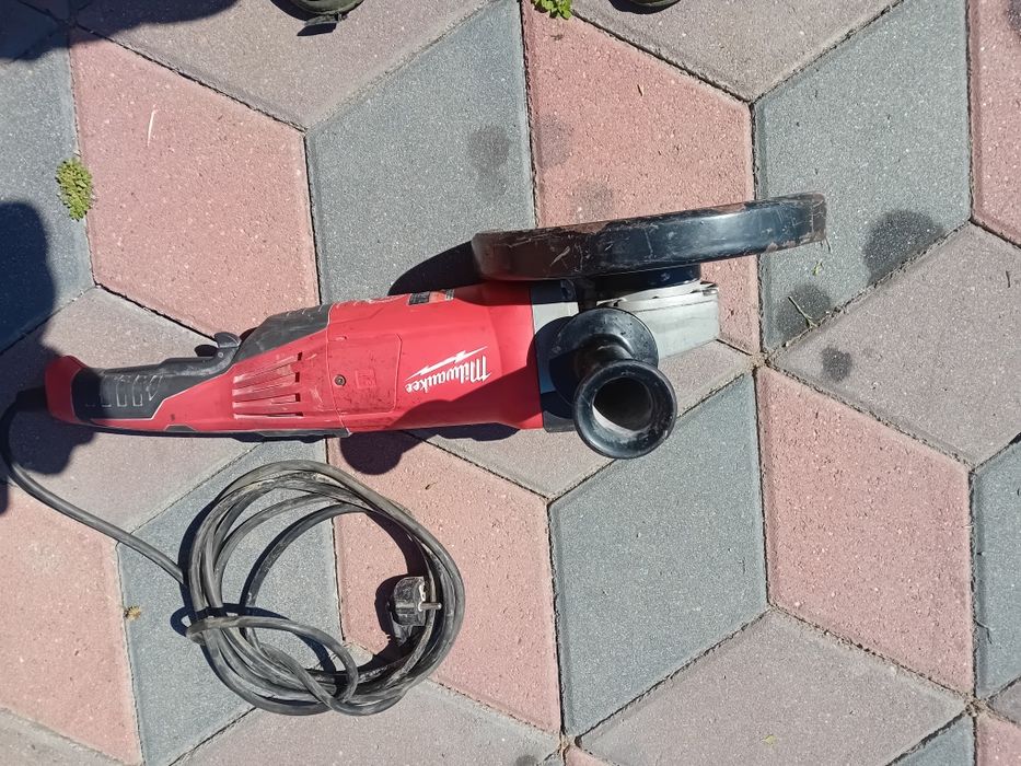 Vind polizor milwaki în stare bună de funcționare
