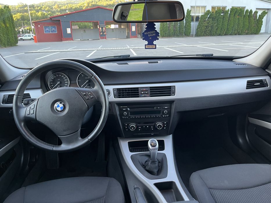 BMW 3 Series 2010 — imagine 5