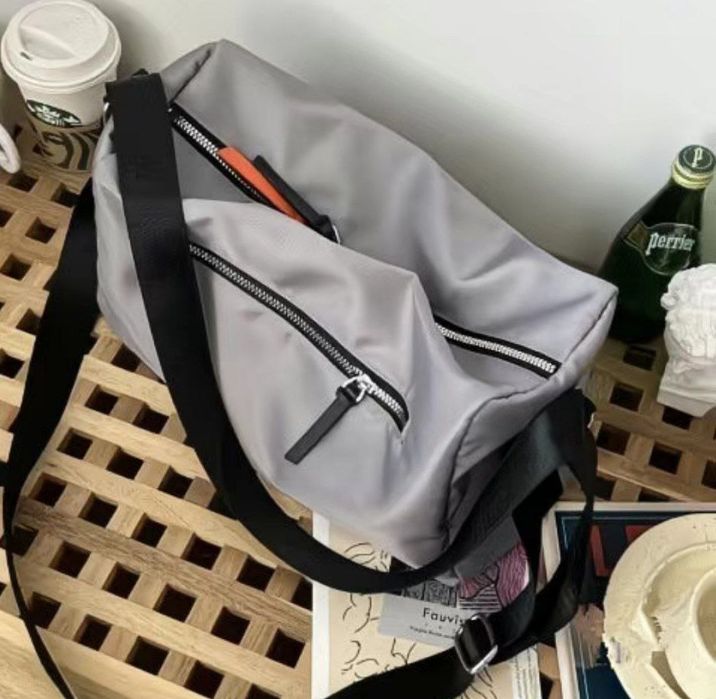 Sumka yelkaga osiladigan