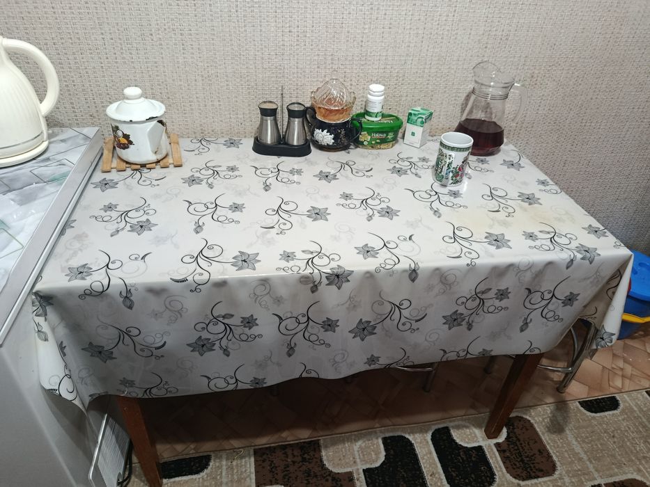 Продам кухонный стол