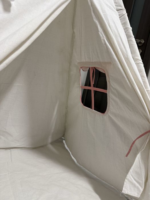 Cort teepee bej cu roz