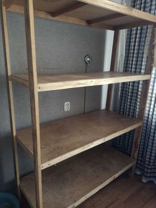 Продам  деревянный стеллаж