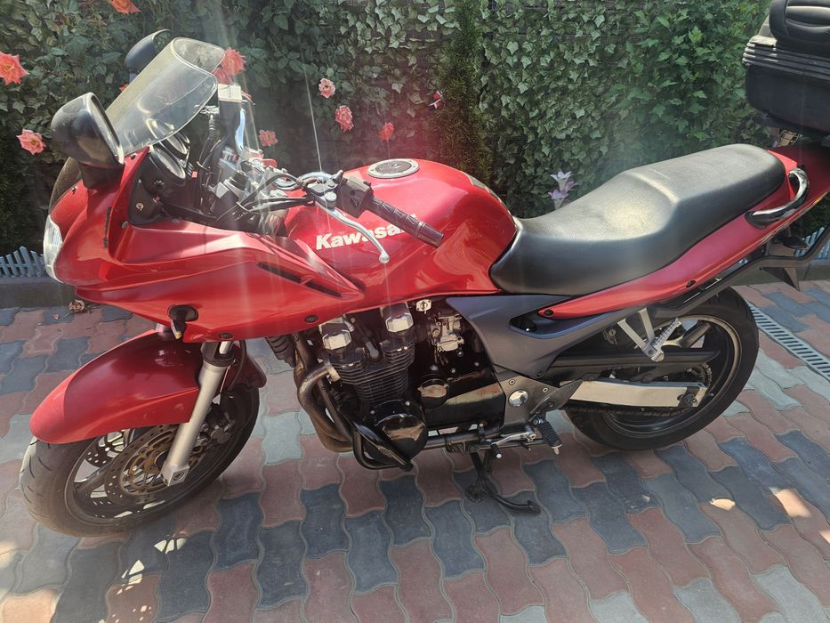Vand  kawasaki zr7s an 2002 recent adus din Germania