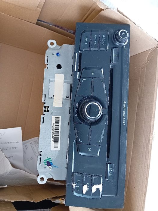 Casetofon-radio Audi A4 b8