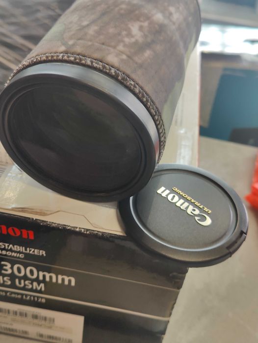 Фотоапарат Canon ЕQС 7D  и обектив Canon EF 300mm