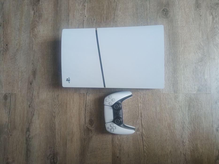 Vând PS5 slim disc edition