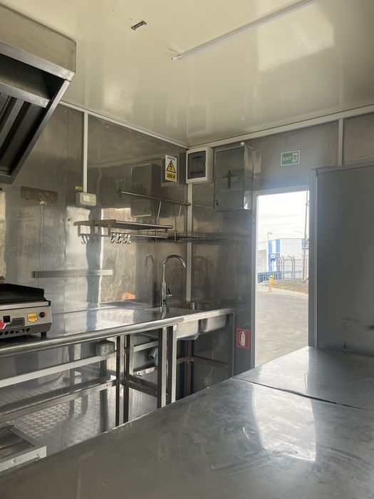 Rulota comerciala Fast Food / Food Truck de inchiriat