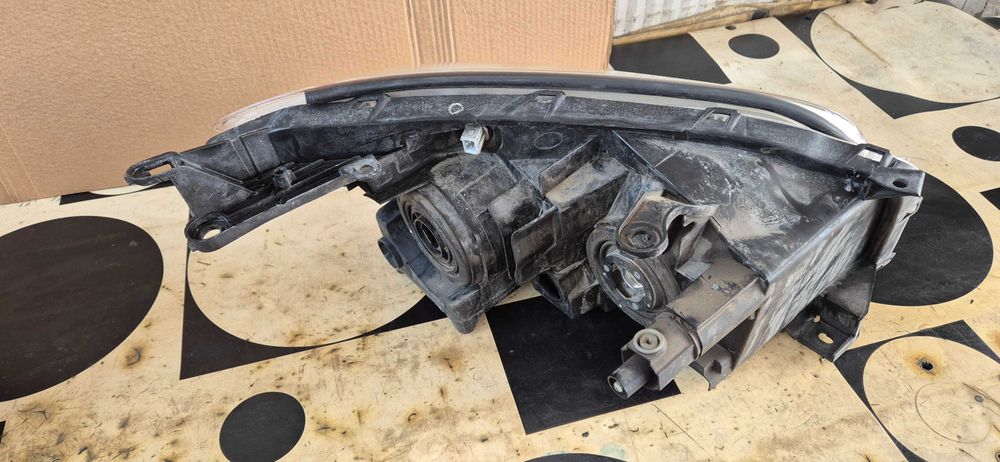 Оригинални фарове за Toyota RAV4