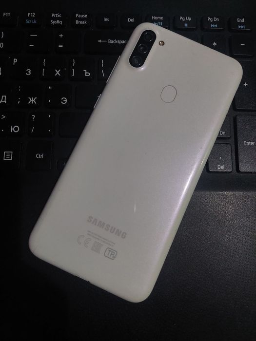 Samsung A11 белый