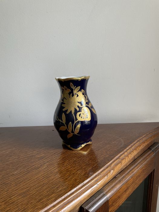 Vaza de cobalt cu model auriu JLMenau, inaltime 15,5 cm