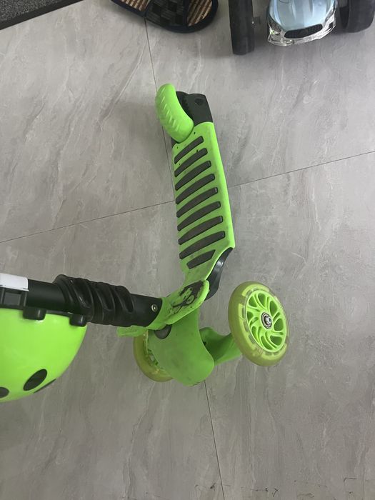 Бу  самокат (зеленый)