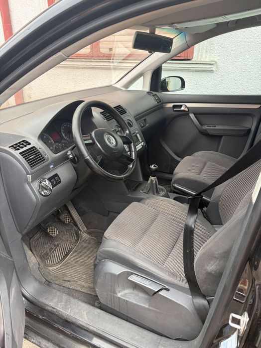 VOLKSWAGEN Touran 2004