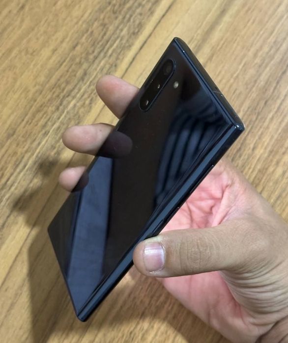 SAMSUNG NOTE 10 ideal sotiladi