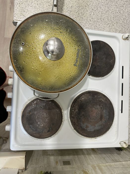 Продам белого цвета плиту