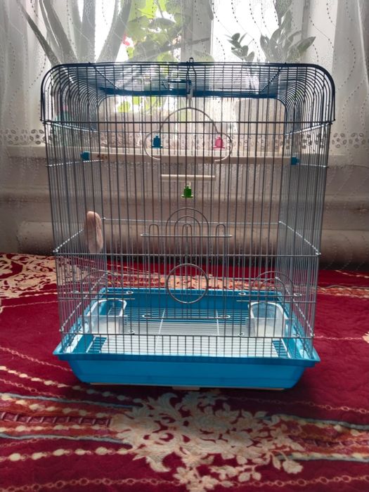 Продам клетку для птичек попугаев