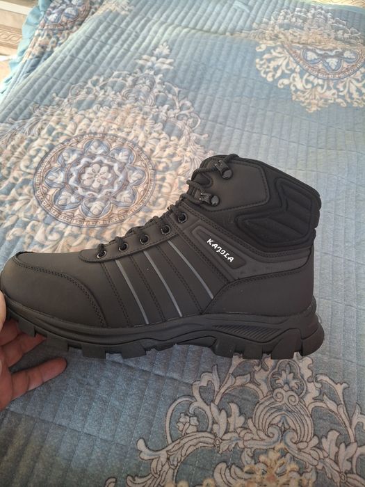 Продается зимние ботинки